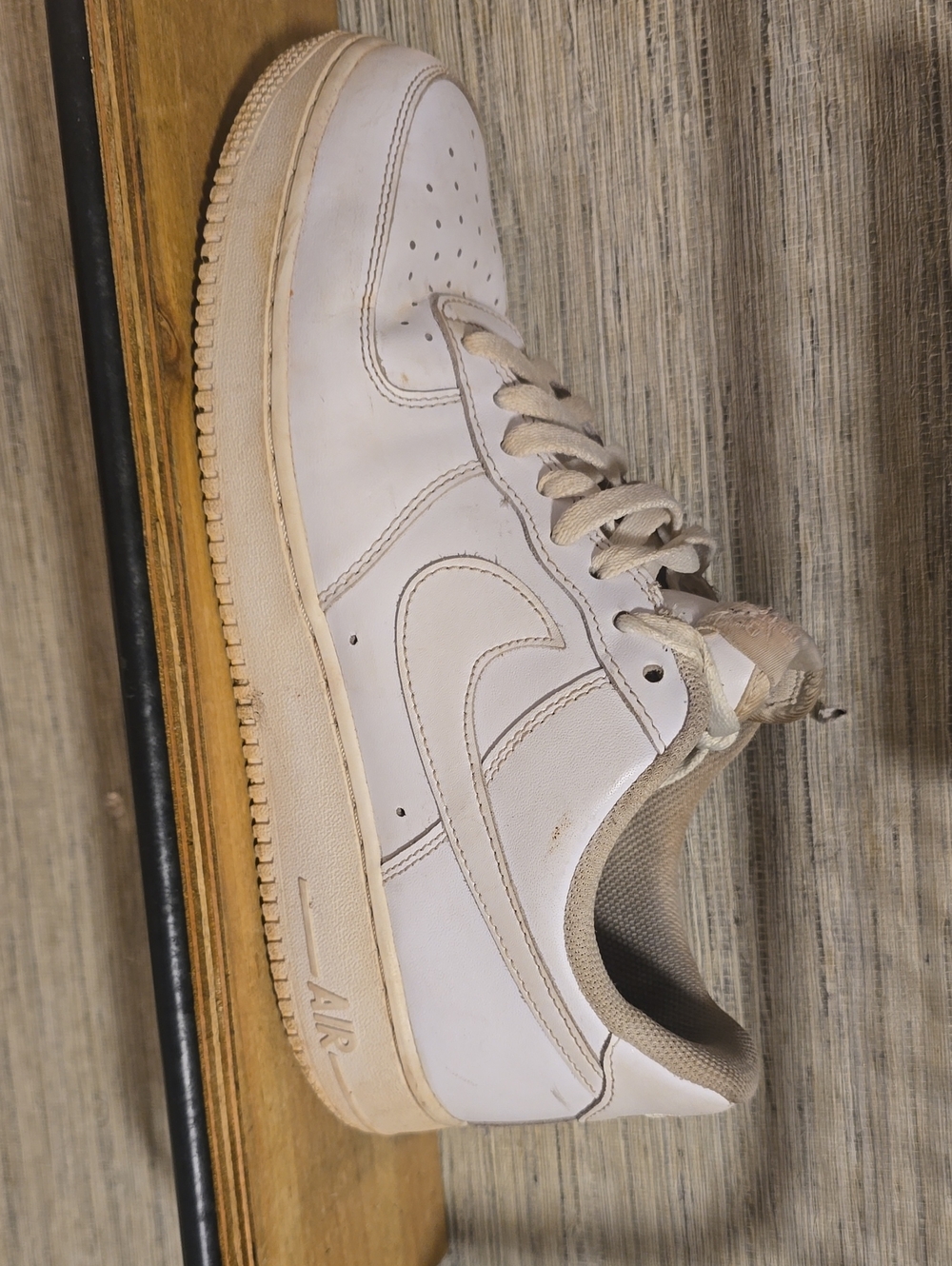 Nike Low-Top Sneakers in Light Beige/Off-White